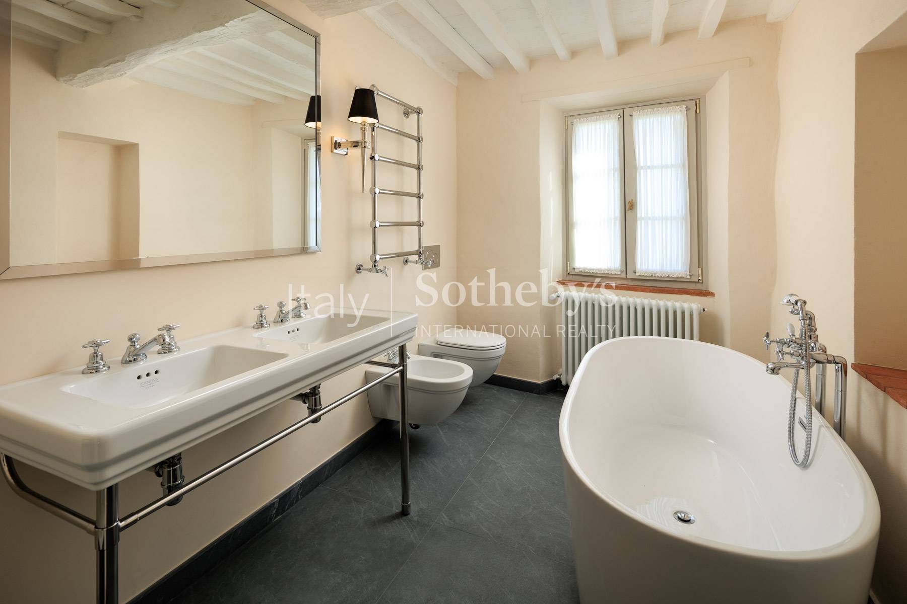  A prestigious wine estate with villa, pool and church - 物件實景