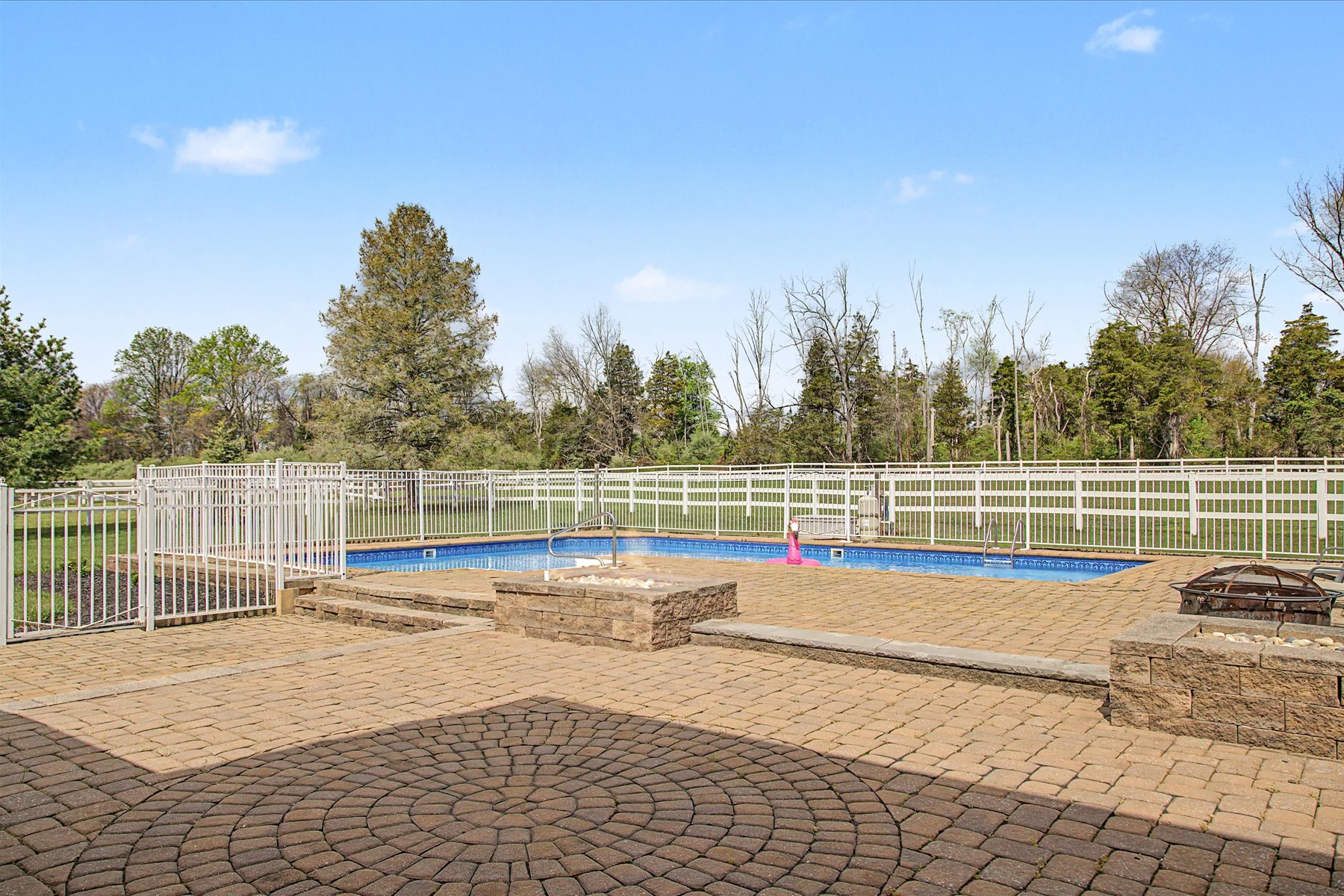  Well Maintained Colonial Home with Exceptional Equestrian Property - 物件實景