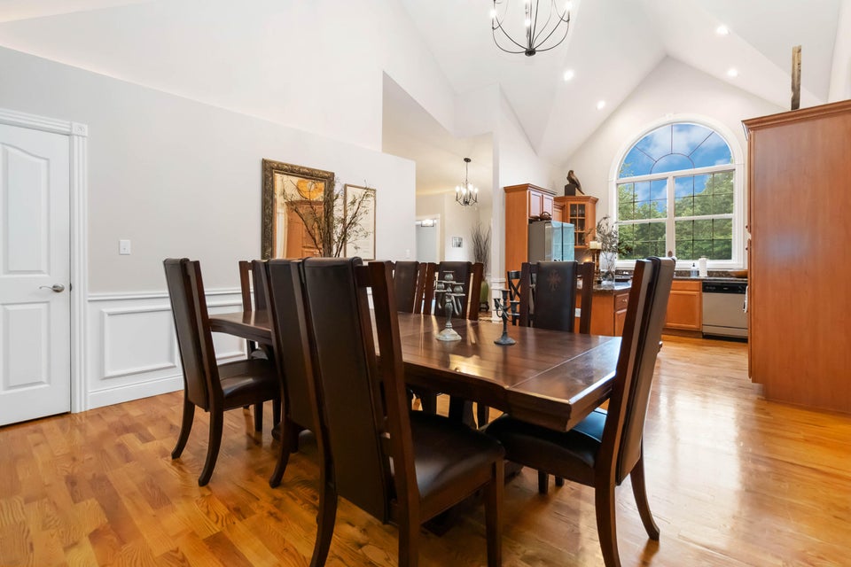 Somerset, Kentucky, 42503, United States, 4 Bedrooms Bedrooms, ,4 BathroomsBathrooms,Residential,For Sale,1976545