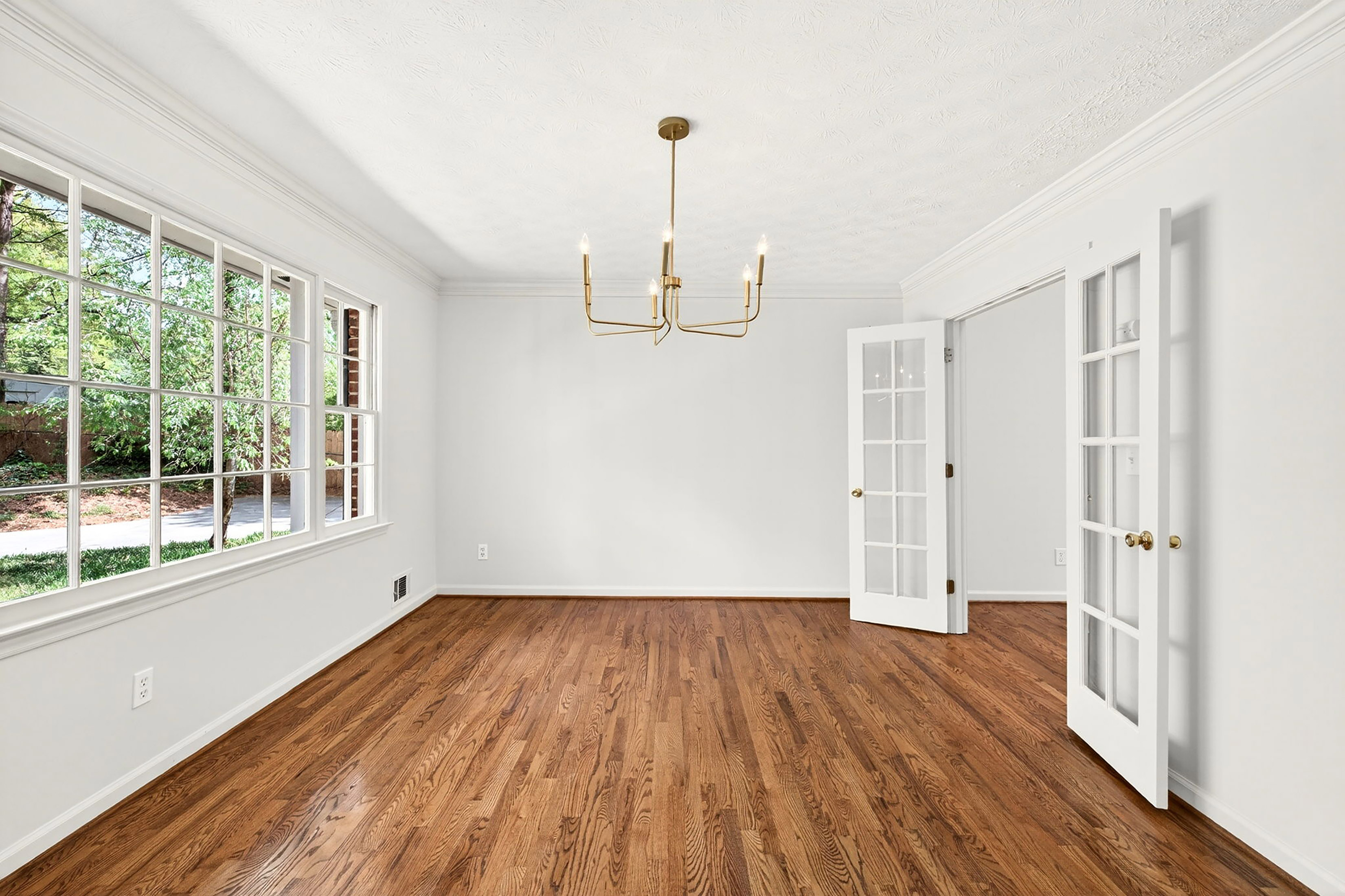  Thoughtfully Expanded and Updated Dunwoody Home on Wooded 0.82+/- Acre Lot - 物件實景