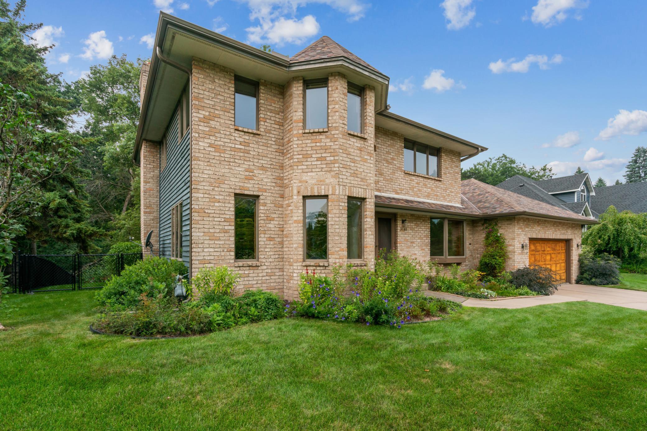 Vadnais Heights, Minnesota, 55127, United States, 3 Bedrooms Bedrooms, ,3 BathroomsBathrooms,Residential,For Sale,1912399