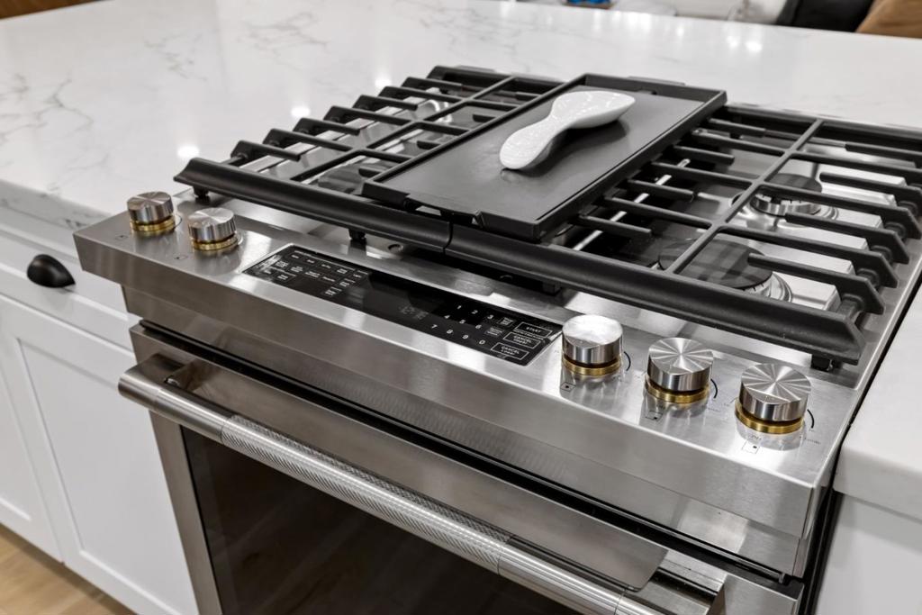 Monterey, California, 93940, United States, 3 Bedrooms Bedrooms, ,2 BathroomsBathrooms,Residential,For Sale,1975715