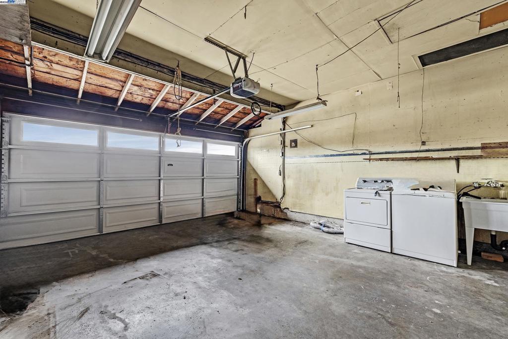 San Leandro, California, 94579, United States, 3 Bedrooms Bedrooms, ,1 BathroomBathrooms,Residential,For Sale,1921969