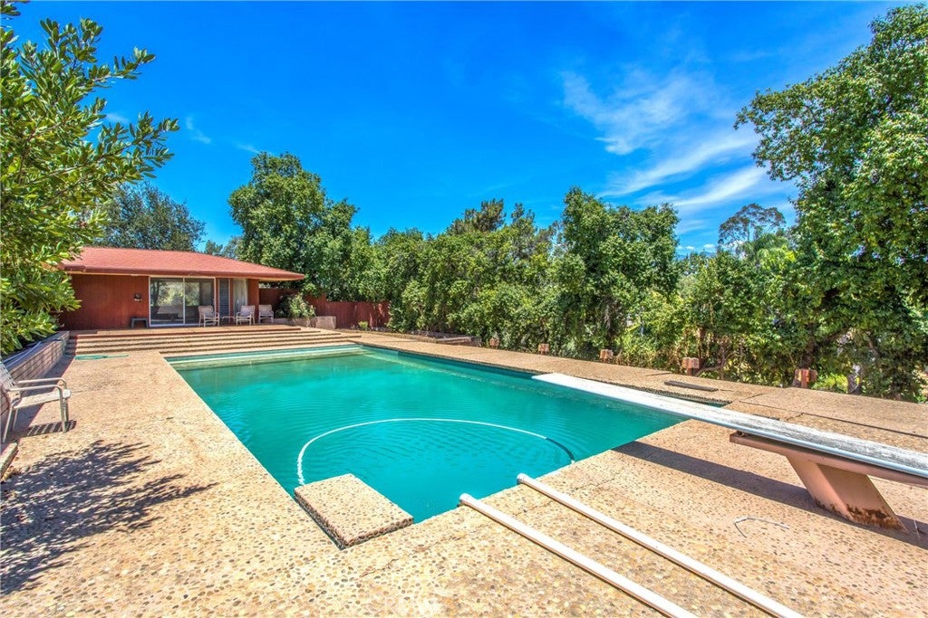 Redlands, California, 92373, United States, 4 Bedrooms Bedrooms, ,1 BathroomBathrooms,Residential,For Sale,1899993