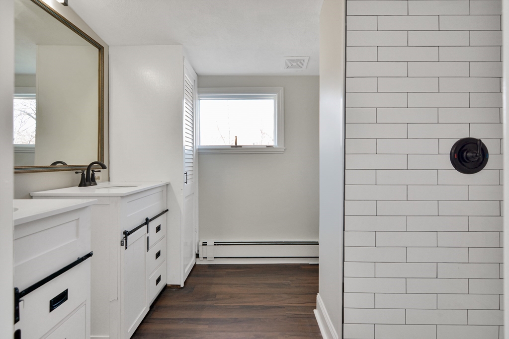 Malden, Massachusetts, 02148, United States, 2 Bedrooms Bedrooms, ,2 BathroomsBathrooms,Residential,For Sale,1937156