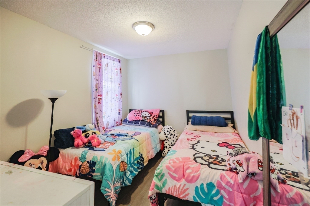 Fall River, Massachusetts, 02720, United States, 6 Bedrooms Bedrooms, ,3 BathroomsBathrooms,Residential,For Sale,2045216