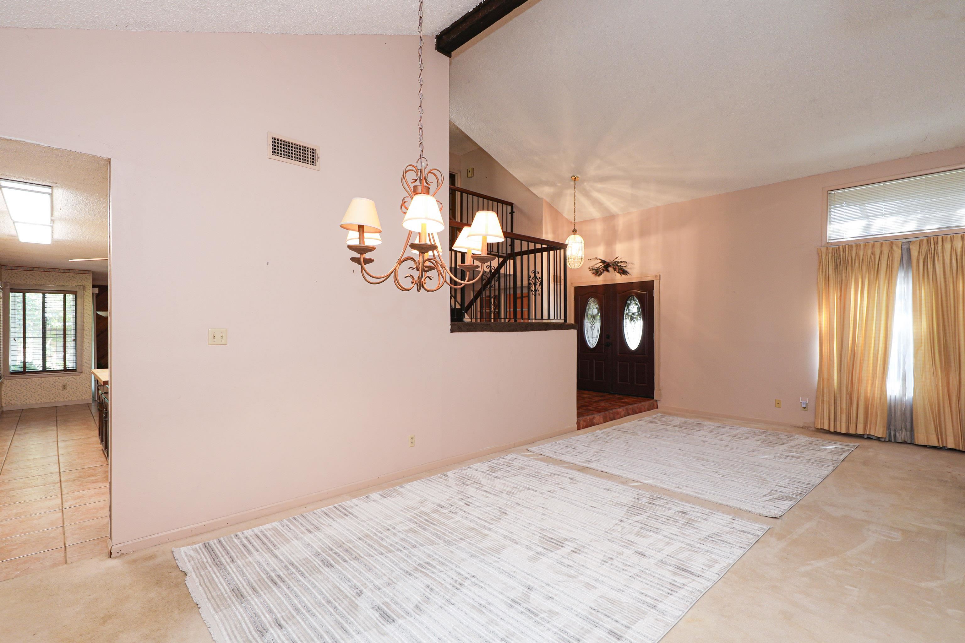 LAREDO, Texas, 78041, United States, 5 Bedrooms Bedrooms, ,3 BathroomsBathrooms,Residential,For Sale,1967607