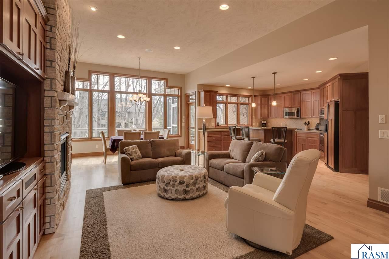 Mankato, Minnesota, 56001, United States, 3 Bedrooms Bedrooms, ,2 BathroomsBathrooms,Residential,For Sale,1982289