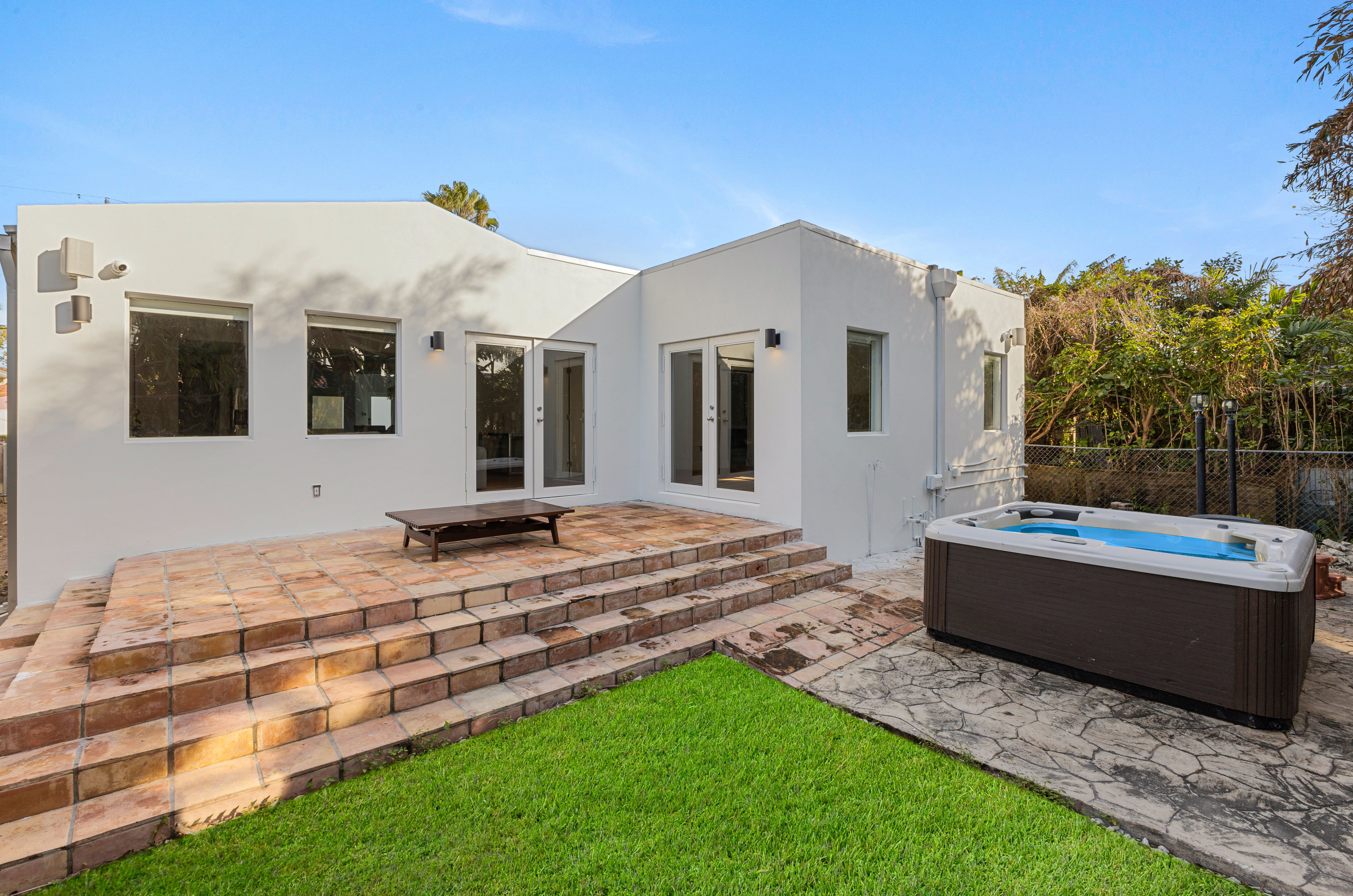  8926 Emerson Ave, Surfside, FL, 33154 - 物件實景