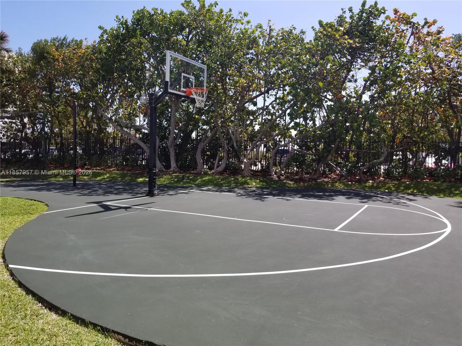 Hollywood, Florida, 33019, United States, 2 Bedrooms Bedrooms, ,2 BathroomsBathrooms,Residential,For Sale,1918580