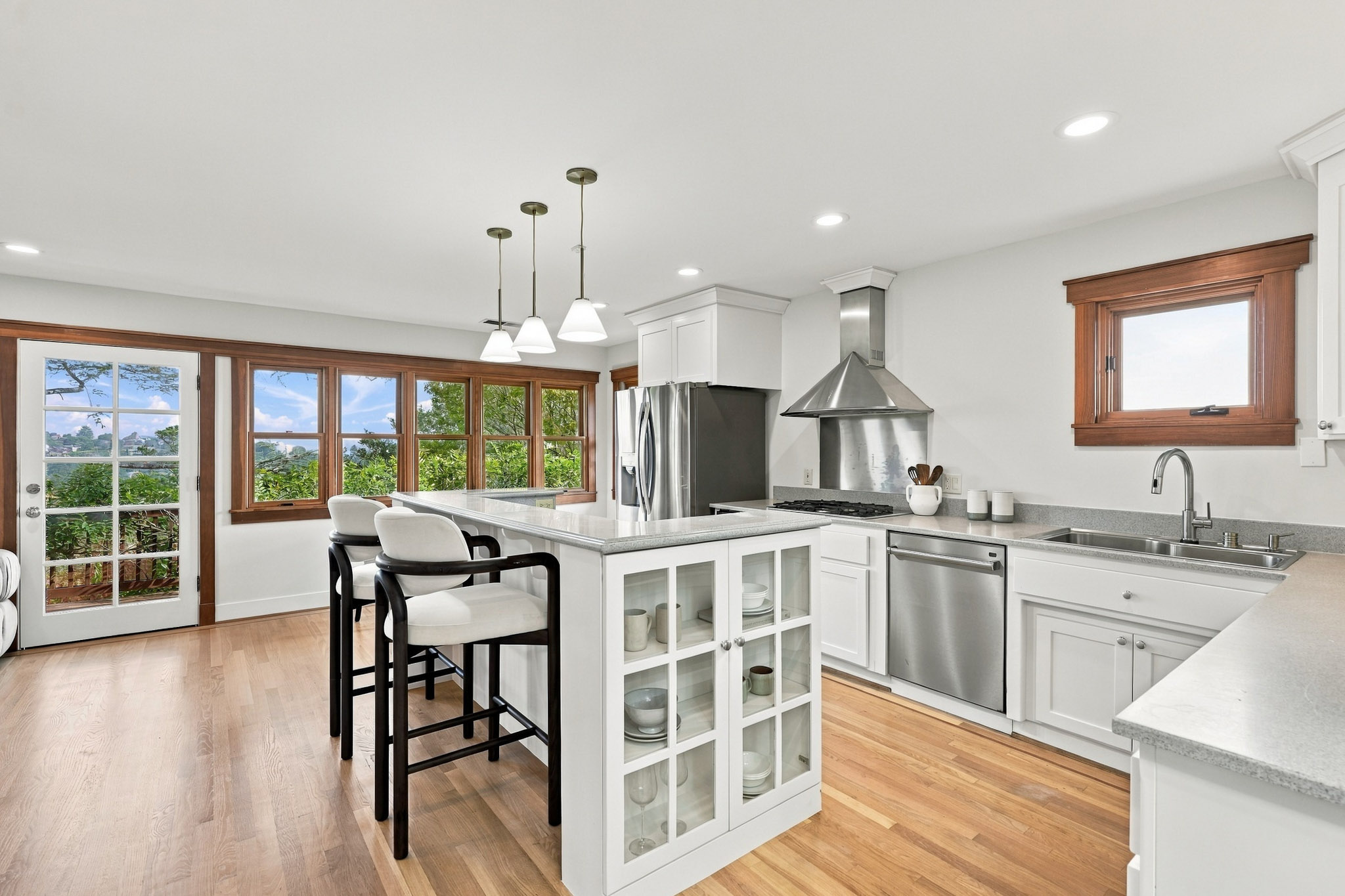  Timeless Craftsman in Belmont - 物件實景