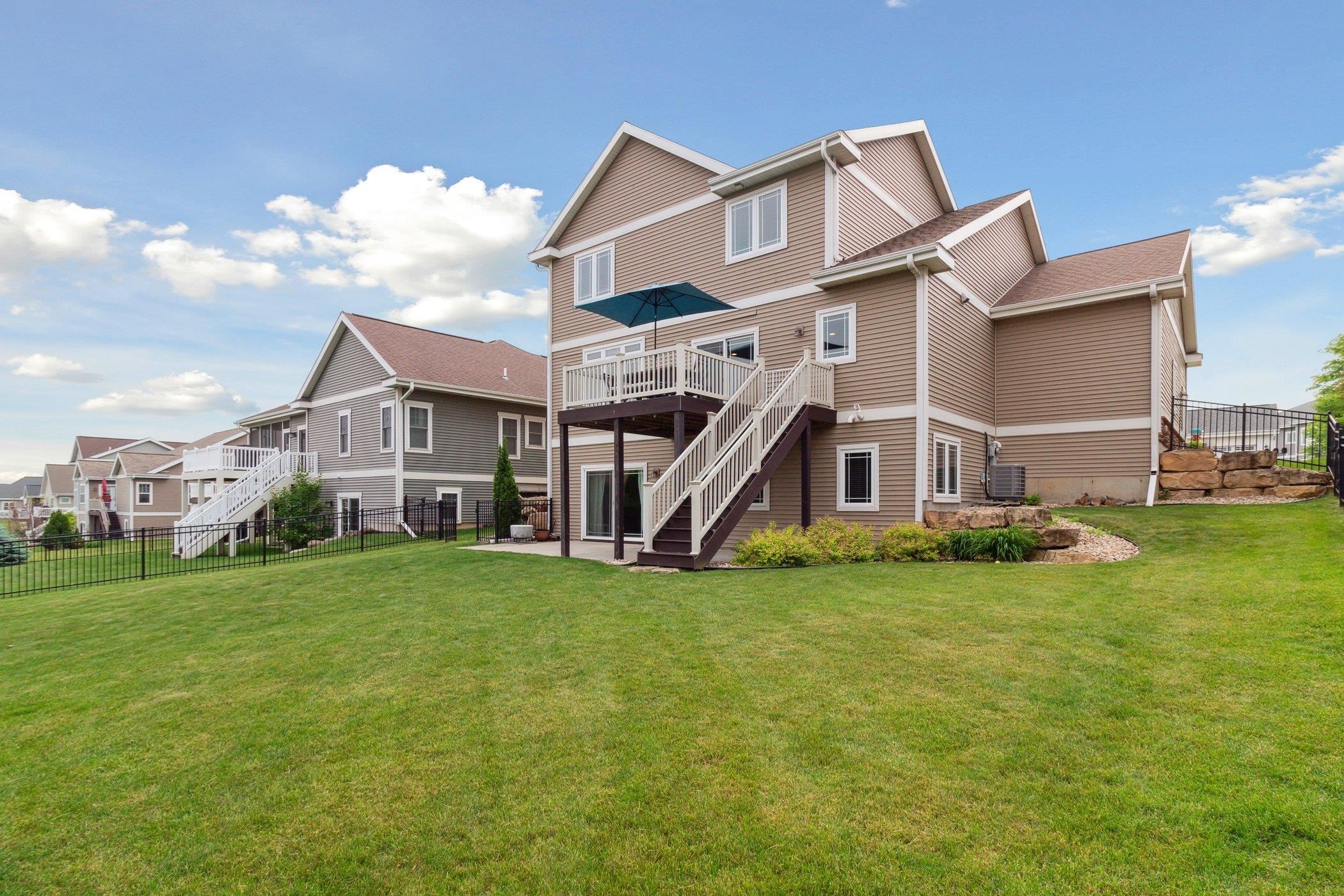 WAUNAKEE, Wisconsin, 53597, United States, 4 Bedrooms Bedrooms, ,4 BathroomsBathrooms,Residential,For Sale,1927061