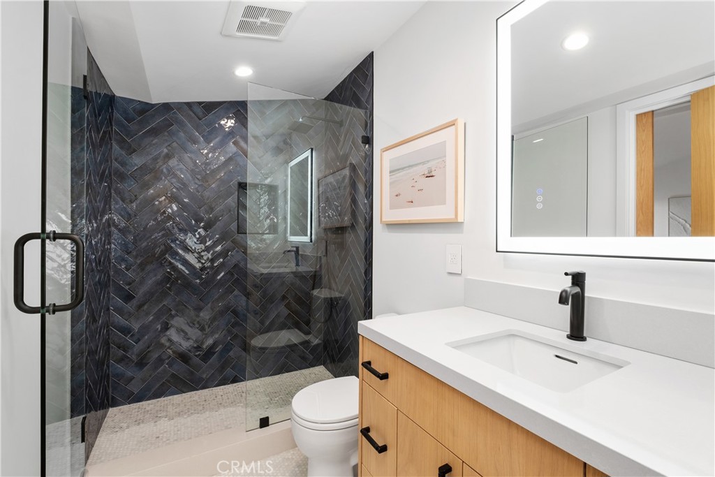 Newport Beach, California, 92663, United States, 5 Bedrooms Bedrooms, ,6 BathroomsBathrooms,Residential,For Sale,1993408