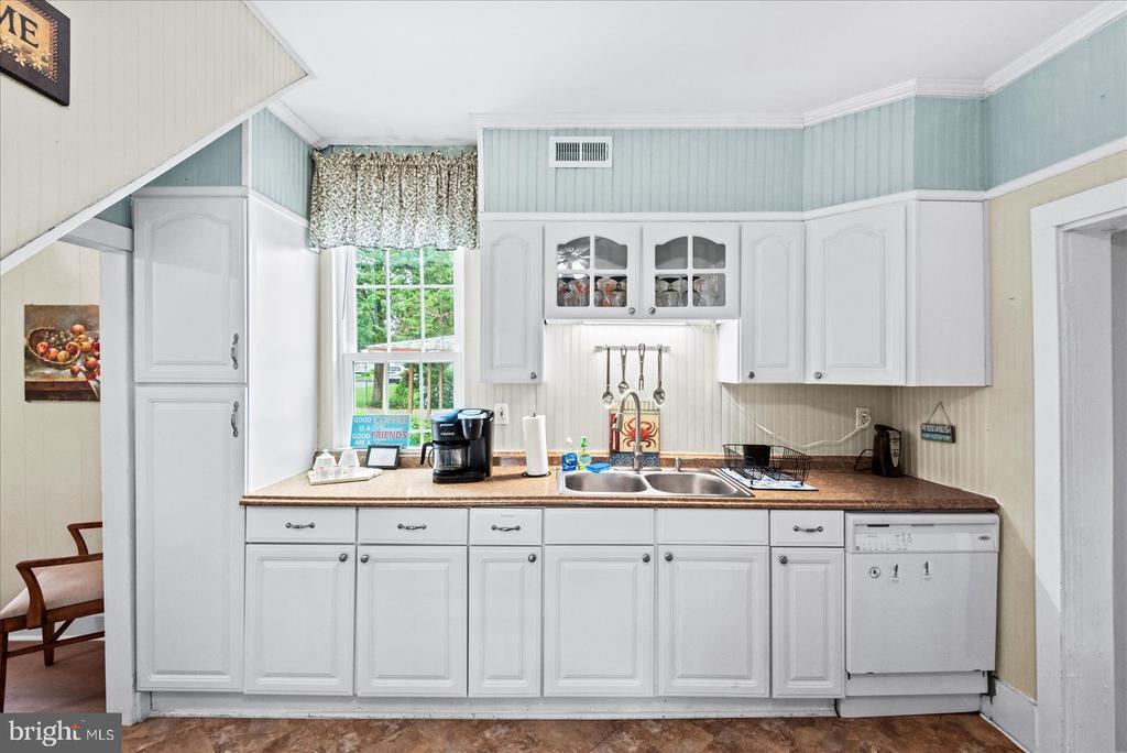 Colonial Beach, Virginia, 22443, United States, 4 Bedrooms Bedrooms, ,2 BathroomsBathrooms,Residential,For Sale,1926238