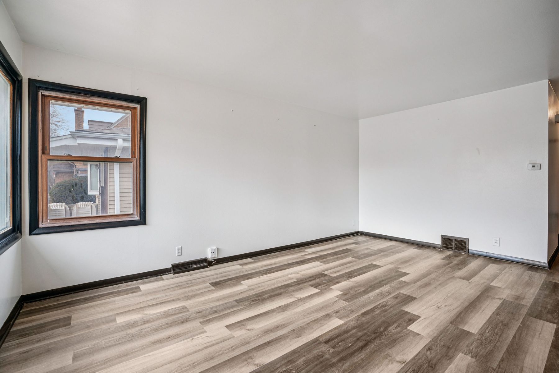  Turnkey Three Bedroom Ranch - 物件實景