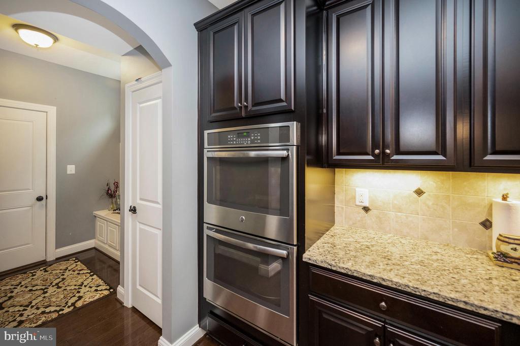Woodbridge, Virginia, 22193, United States, 6 Bedrooms Bedrooms, ,6 BathroomsBathrooms,Residential,For Sale,1919107