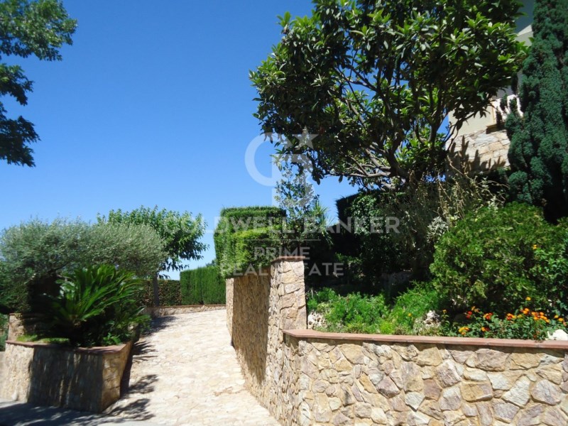Girona, La Bisbal d'Empord?, La Bisbal d'Empord?, La Bisbal d'Empordà, Catalonia, ES, 4 Bedrooms Bedrooms, ,1 BathroomBathrooms,Residential,For Sale,Girona, La Bisbal d'Empord?, La Bisbal d'Empord?,1448680