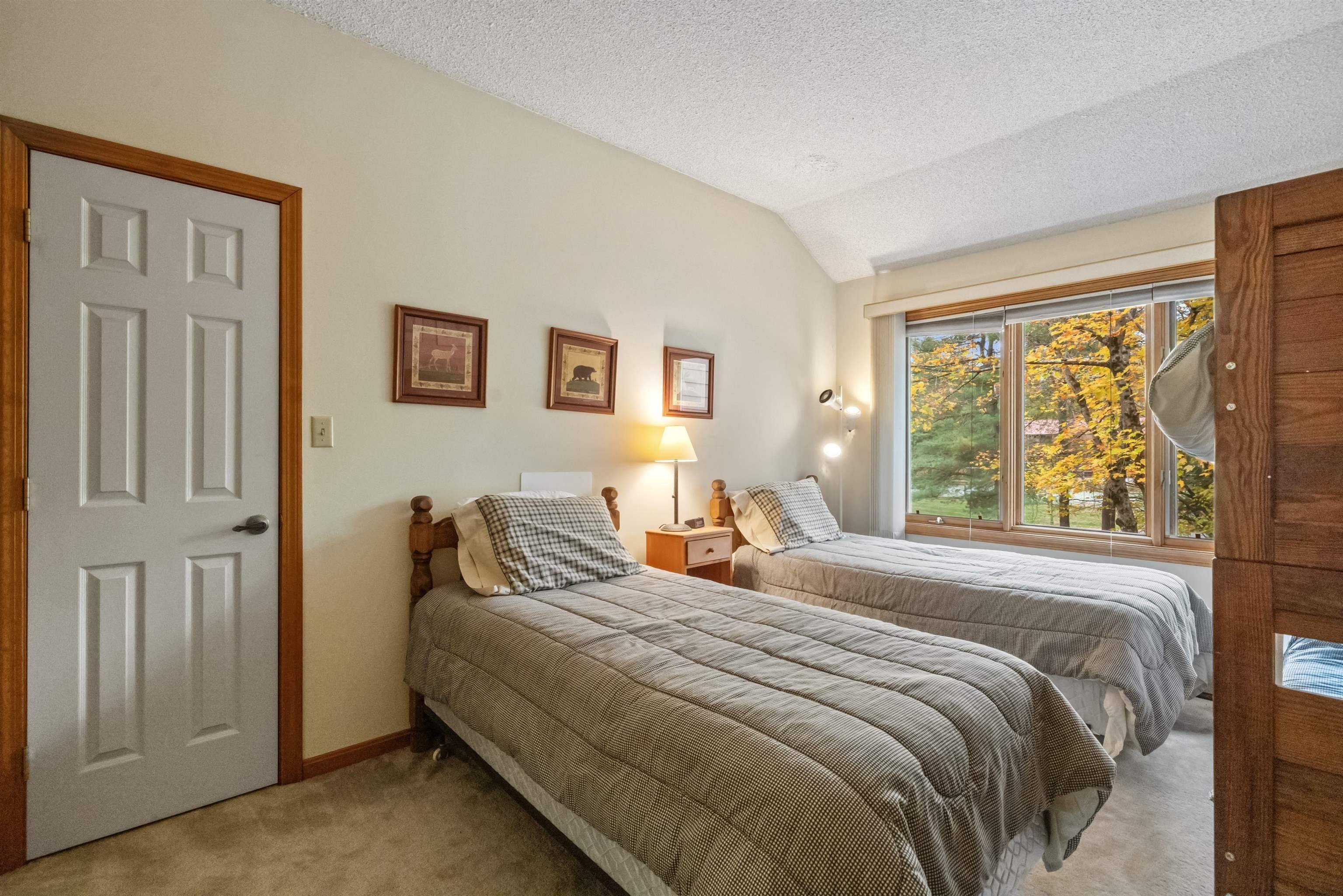 Woodstock, New Hampshire, 03262, United States, 2 Bedrooms Bedrooms, ,3 BathroomsBathrooms,Residential,For Sale,1977442