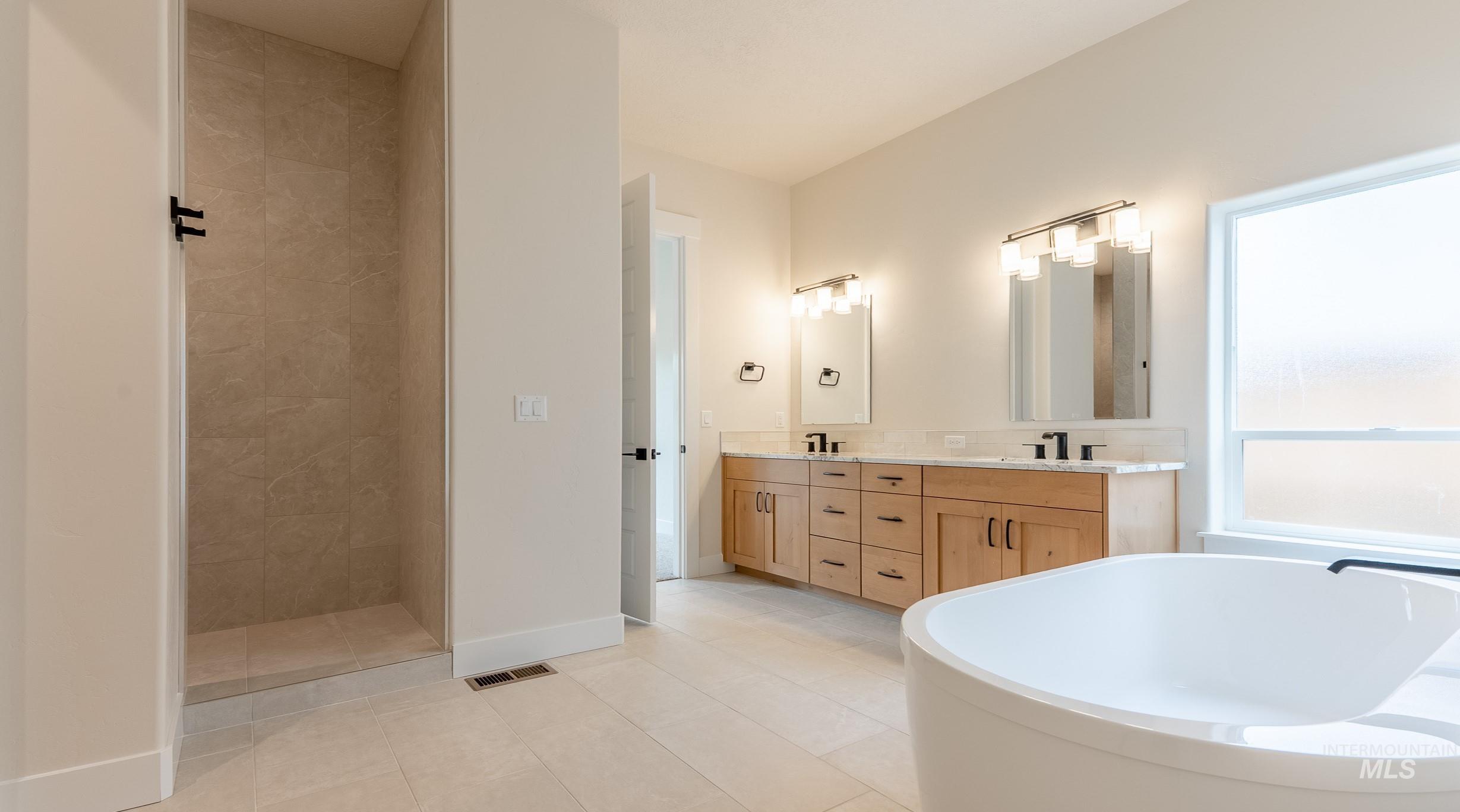 Nampa, Idaho, 83686, United States, 3 Bedrooms Bedrooms, ,Residential,For Sale,1932360