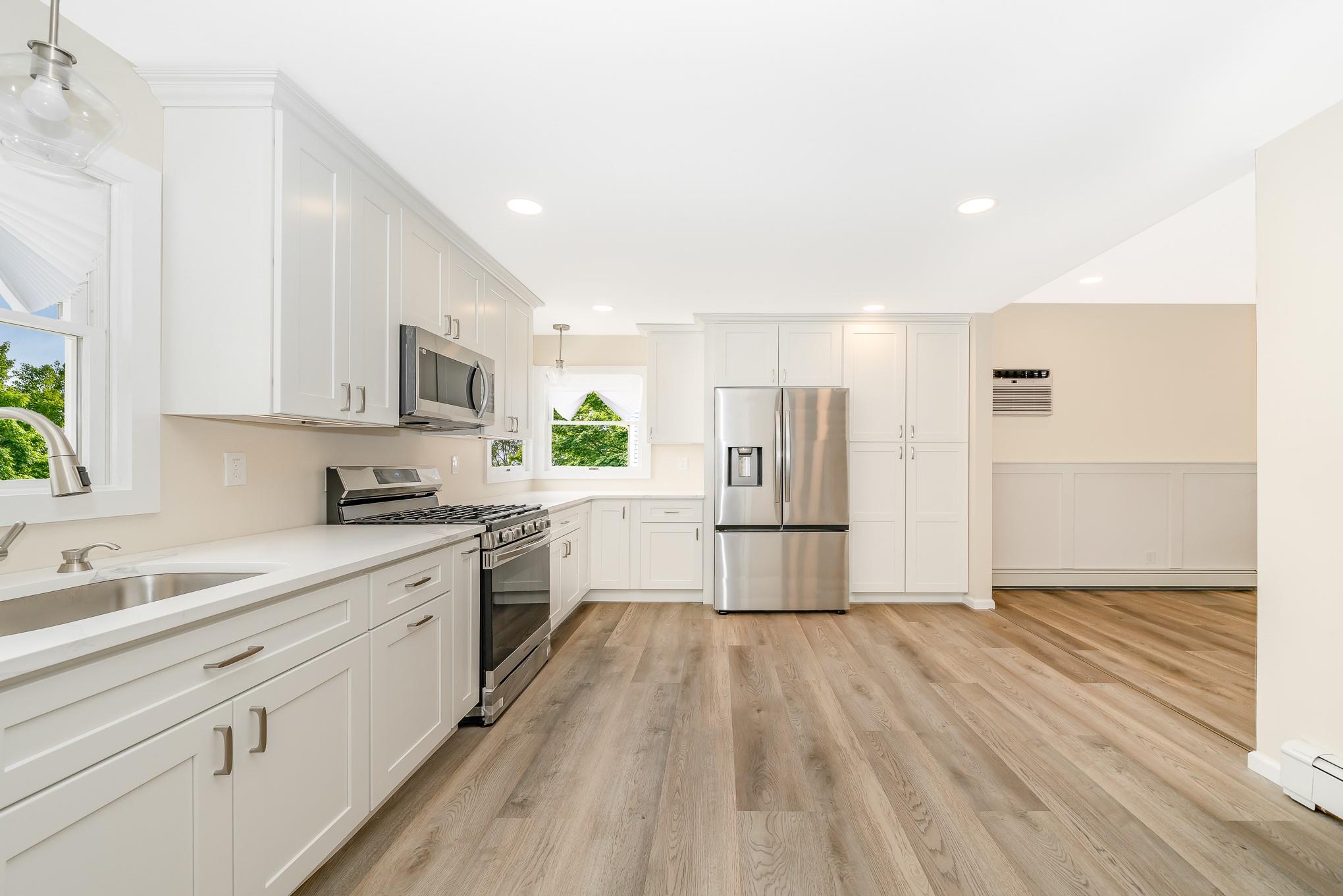 Lindenhurst, New York, 11757, United States, 4 Bedrooms Bedrooms, ,2 BathroomsBathrooms,Residential,For Sale,1899755