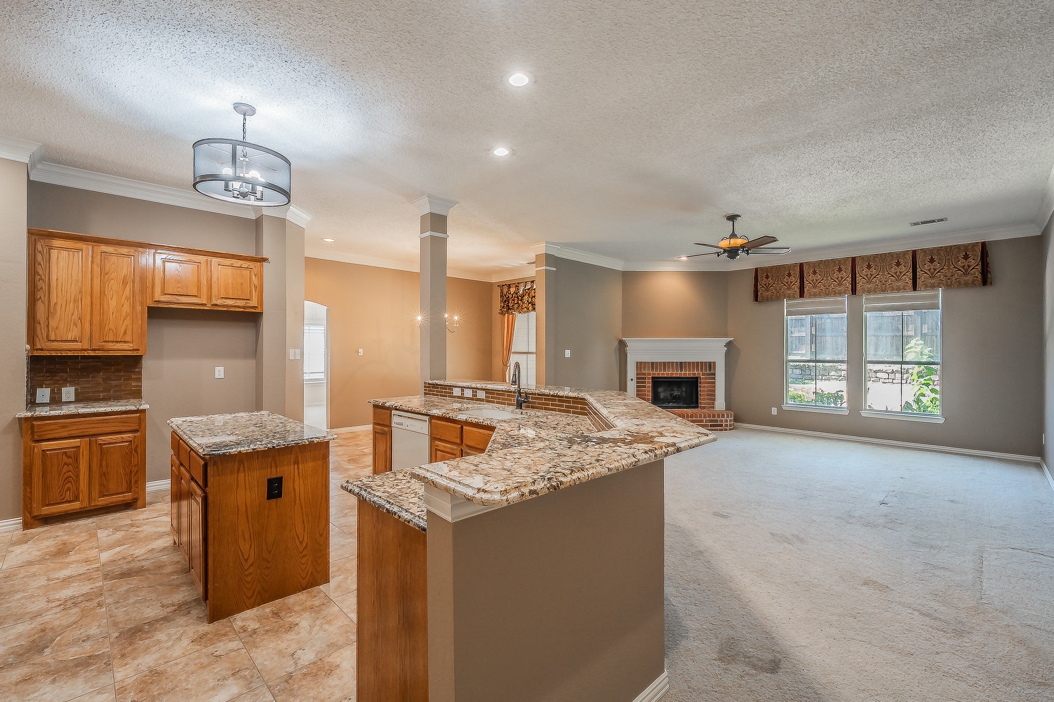 Grapevine, Texas, 76051, United States, 3 Bedrooms Bedrooms, ,2 BathroomsBathrooms,Residential,For Sale,1973770