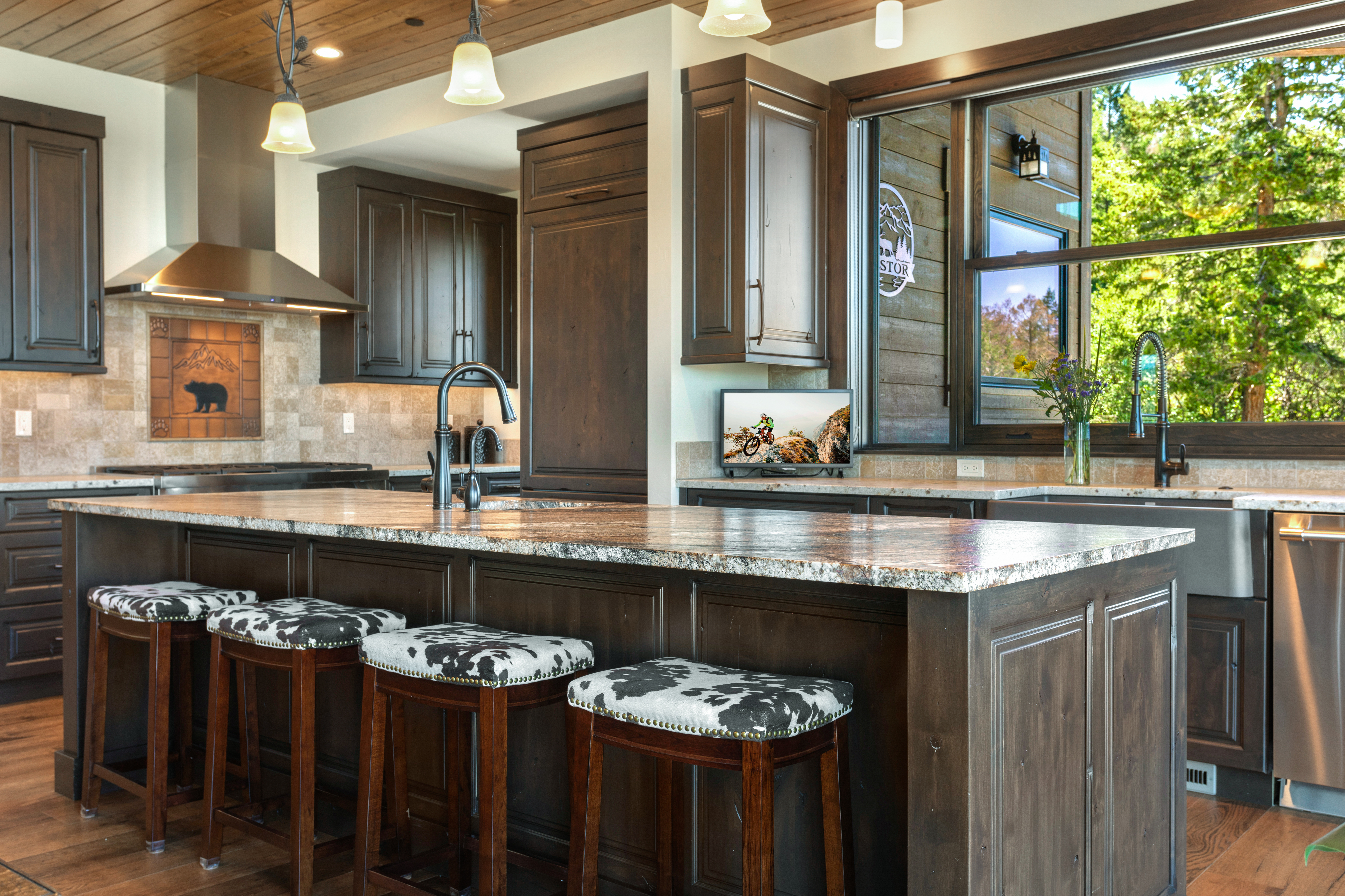  Timeless Mountain Architecture with Refined Craftsmanship - 物件實景