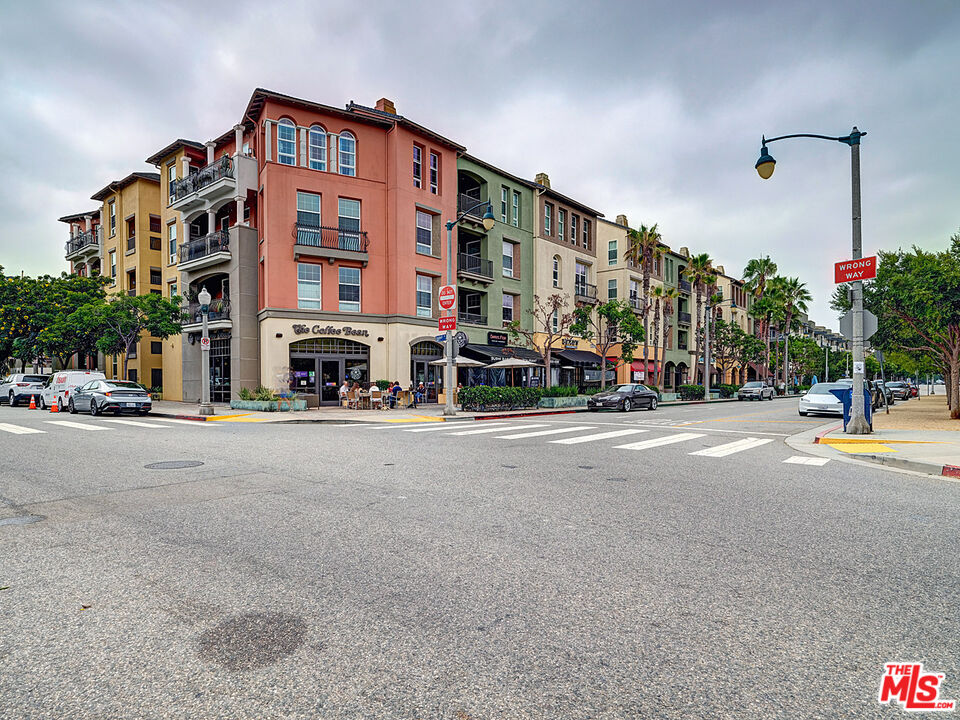 Playa Vista, California, 90094, United States, 2 Bedrooms Bedrooms, ,2 BathroomsBathrooms,Residential,For Sale,1917212