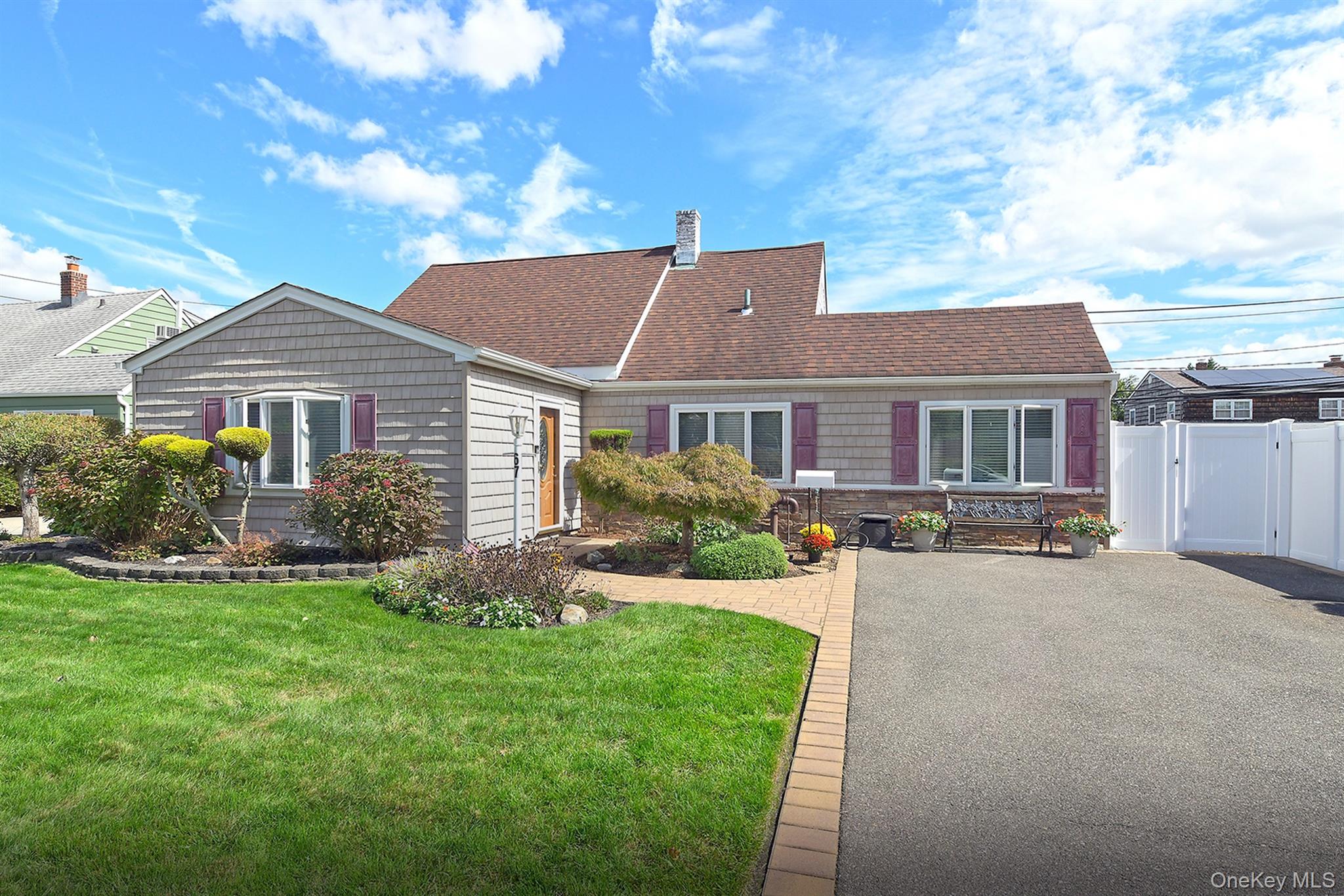 Wolcott Rd, Levittown, NY 11756