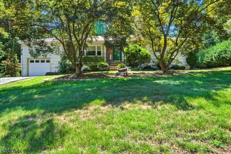 Parsippany-Troy Hills Twp., New Jersey, 07005, United States, 3 Bedrooms Bedrooms, ,2 BathroomsBathrooms,Residential,For Sale,1934343