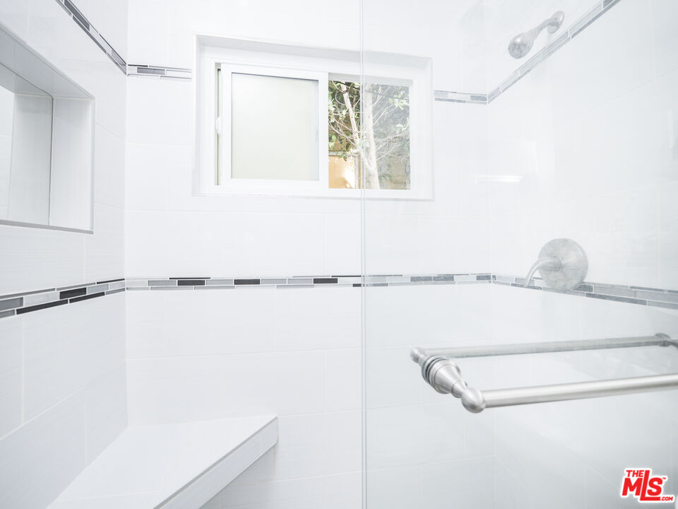 Los Angeles, California, 90066, United States, 4 Bedrooms Bedrooms, ,Residential,For Sale,1991946