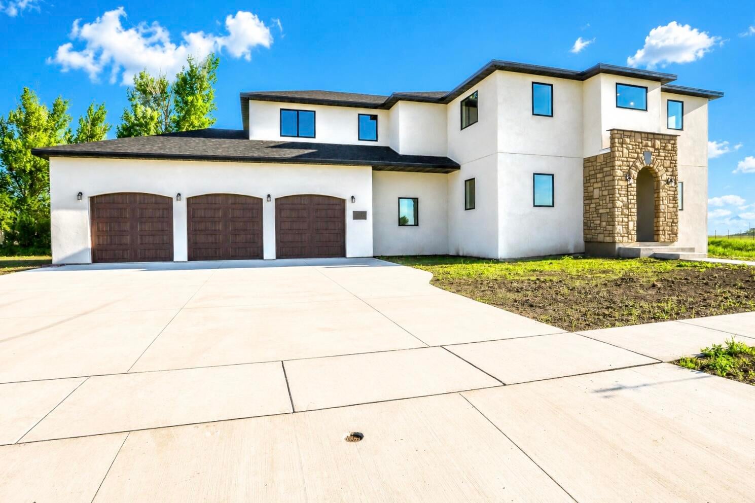 Aberdeen, South Dakota, 57401, United States, 6 Bedrooms Bedrooms, ,Residential,For Sale,2048442