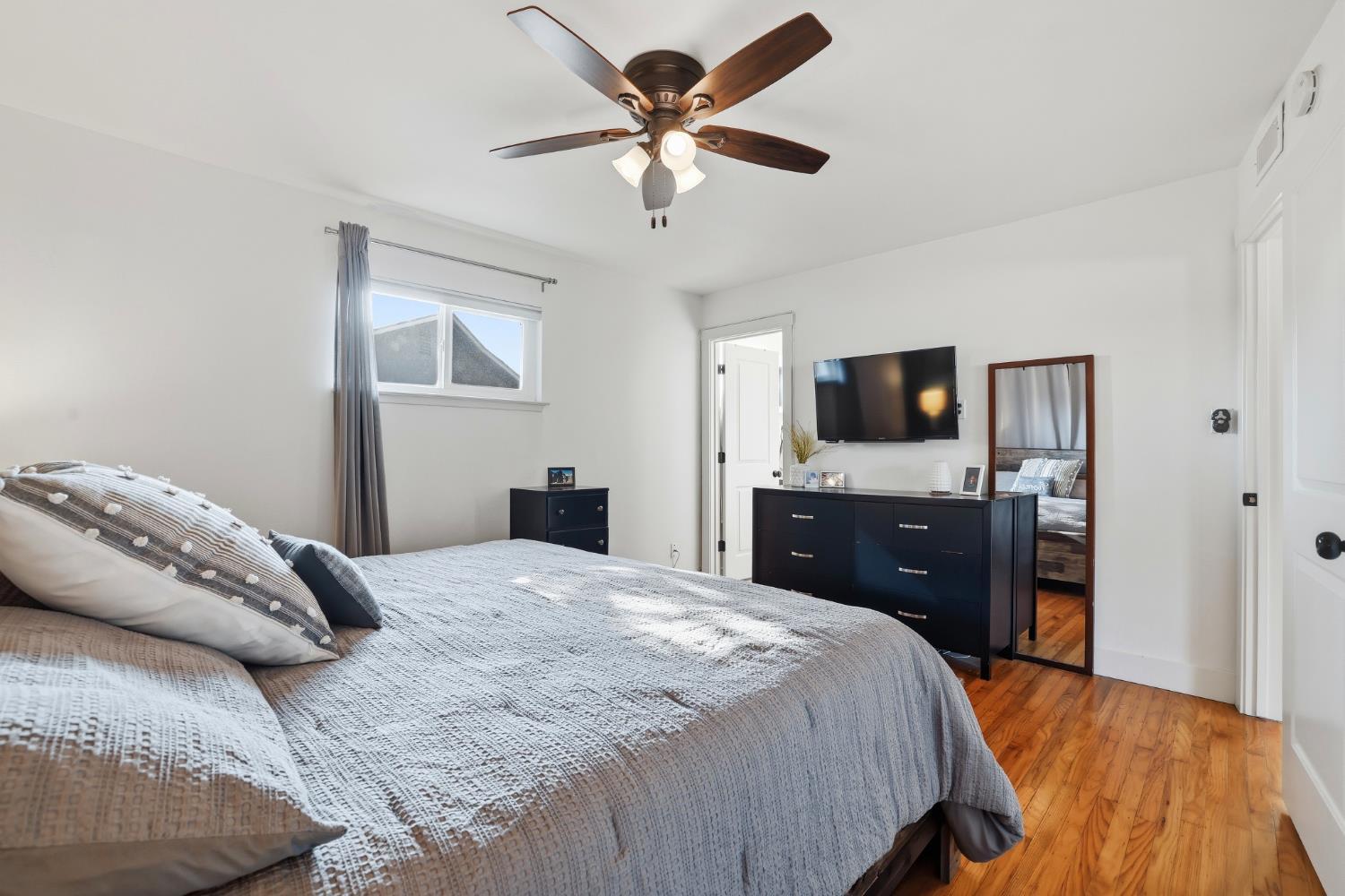 Sacramento, California, 95864, United States, 3 Bedrooms Bedrooms, ,2 BathroomsBathrooms,Residential,For Sale,2010336