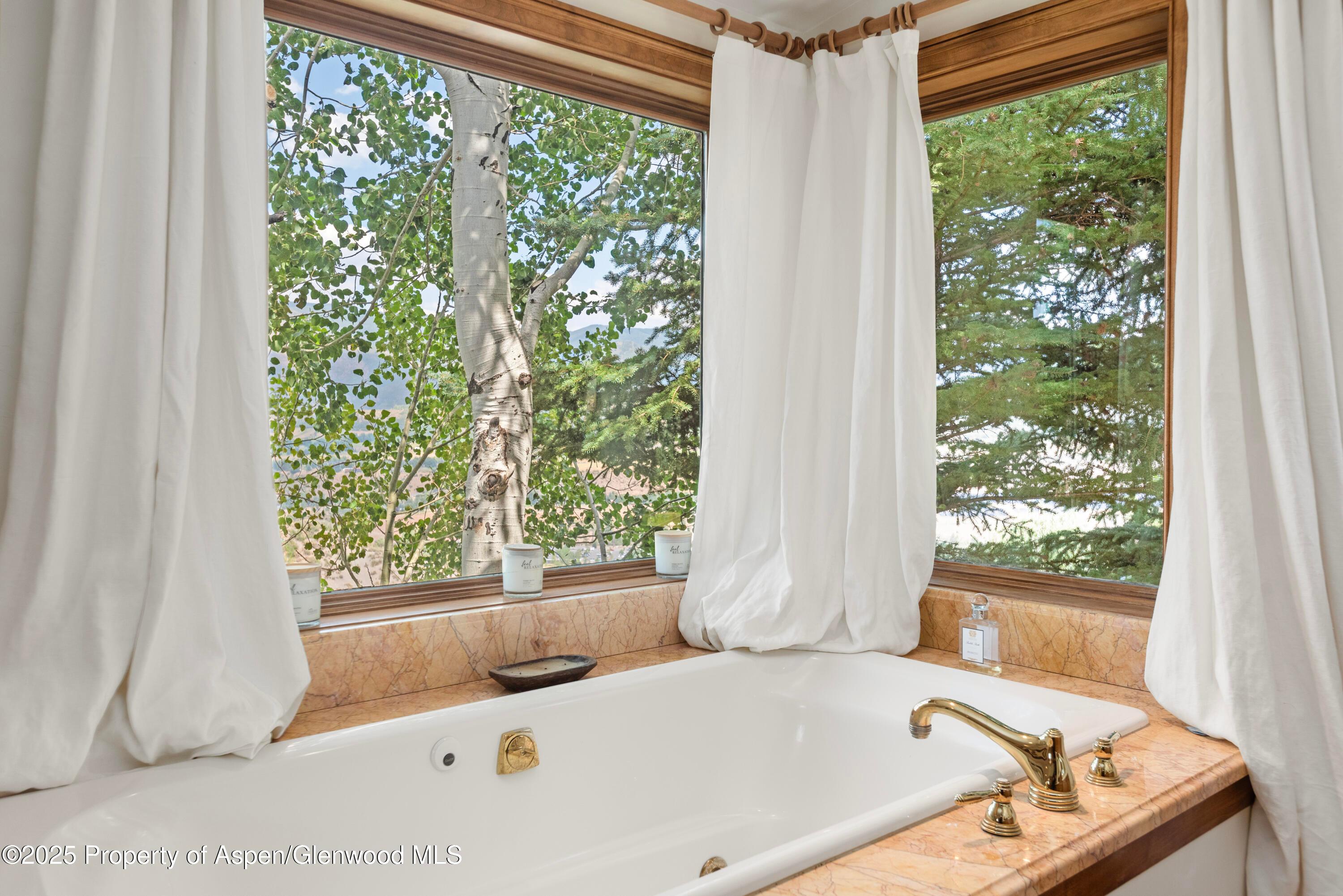 Aspen, Colorado, 81611, United States, 3 Bedrooms Bedrooms, ,4 BathroomsBathrooms,Residential,For Sale,1932450