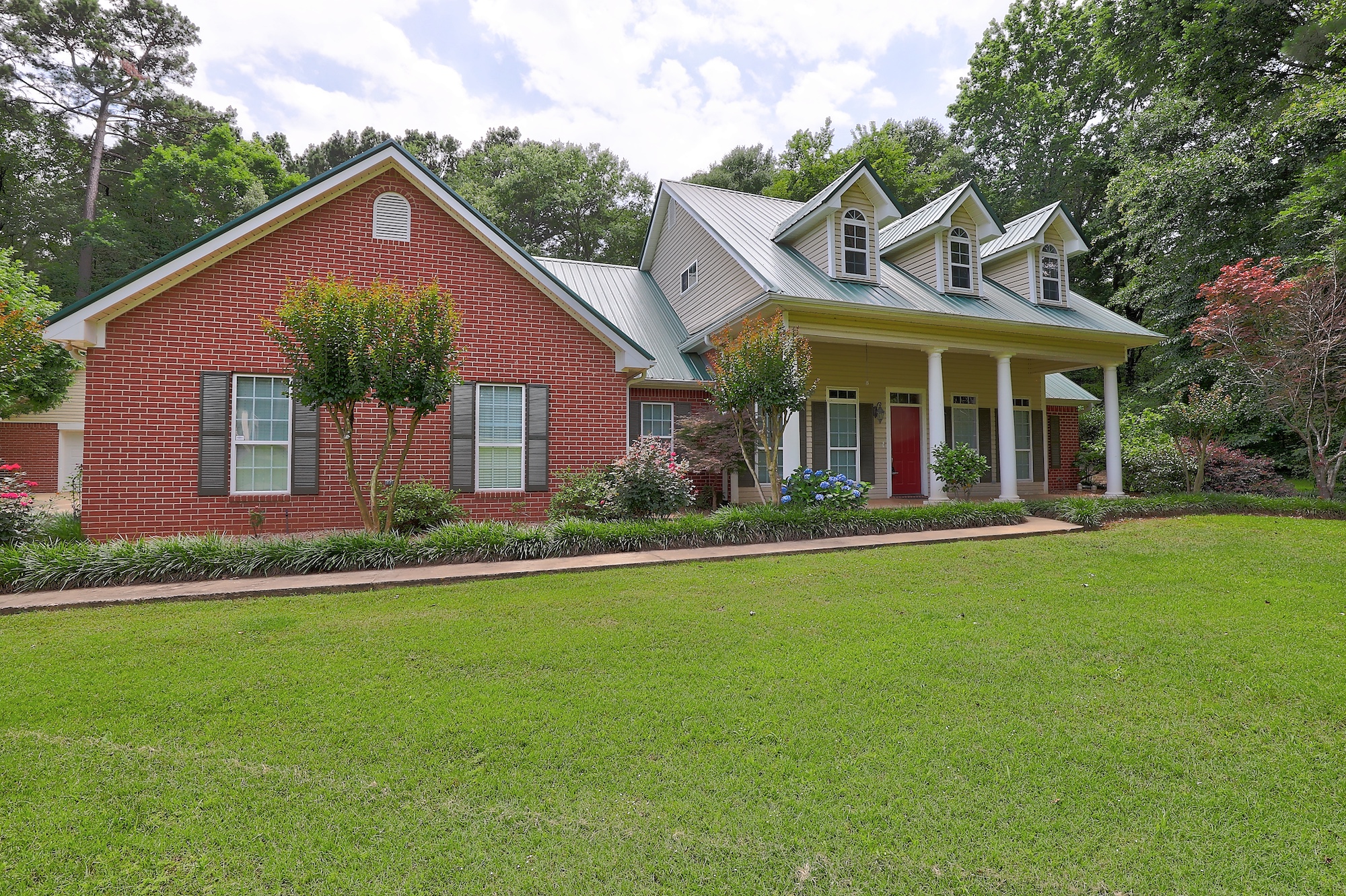 Texarkana, Texas, 75503, United States, 3 Bedrooms Bedrooms, ,4 BathroomsBathrooms,Residential,For Sale,1841636