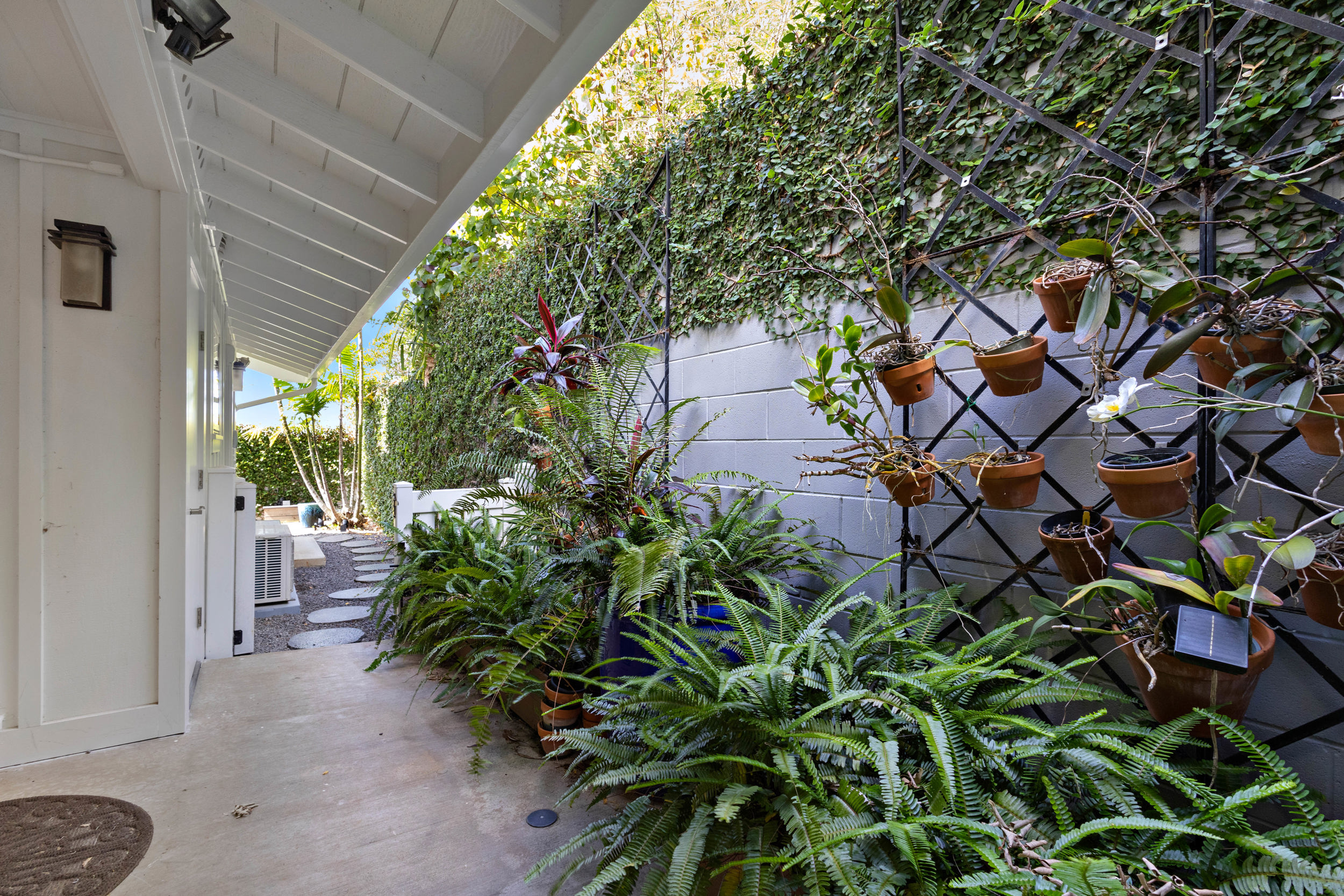 Honolulu, Hawaii, 96821, United States, 3 Bedrooms Bedrooms, ,3 BathroomsBathrooms,Residential,For Sale,1975355