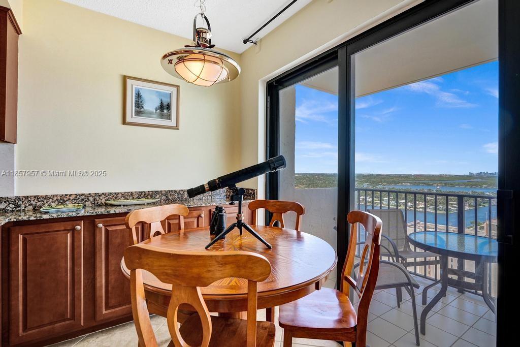 Hollywood, Florida, 33019, United States, 2 Bedrooms Bedrooms, ,2 BathroomsBathrooms,Residential,For Sale,1918580