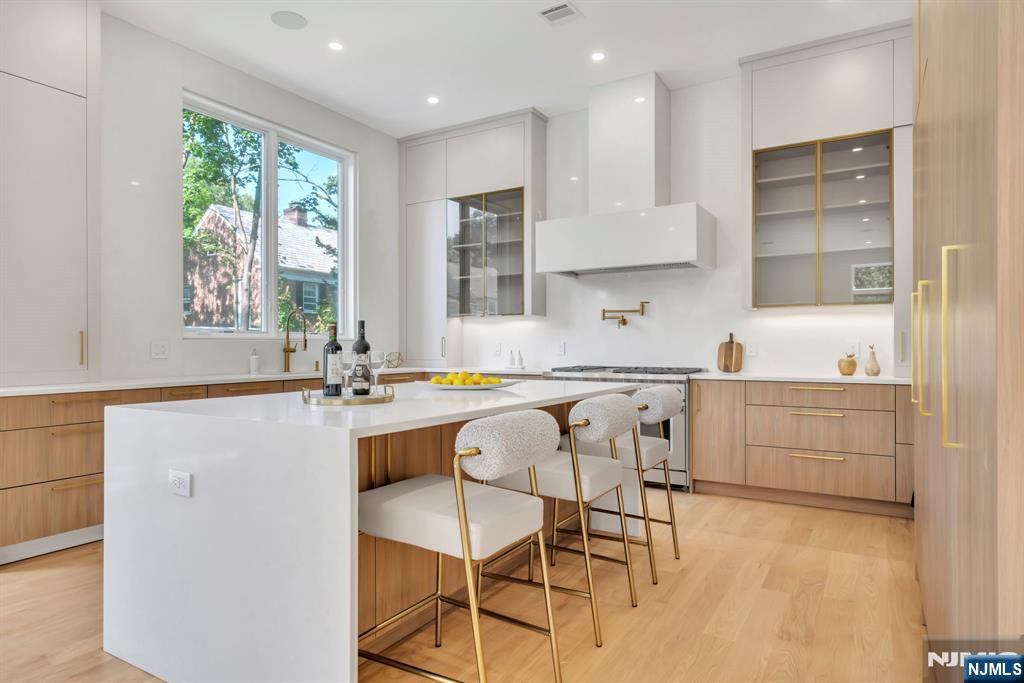 Tenafly, New Jersey, 07670, United States, 6 Bedrooms Bedrooms, ,6 BathroomsBathrooms,Residential,For Sale,1906714