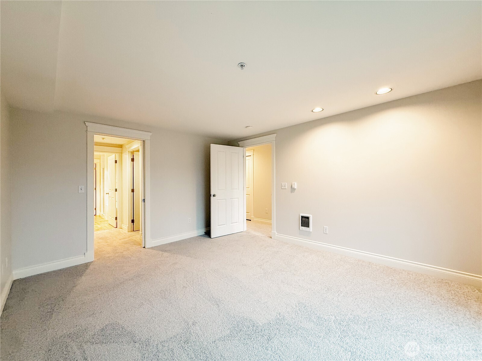 Seattle, Washington, 98199, United States, 2 Bedrooms Bedrooms, ,2 BathroomsBathrooms,Residential,For Sale,1998724