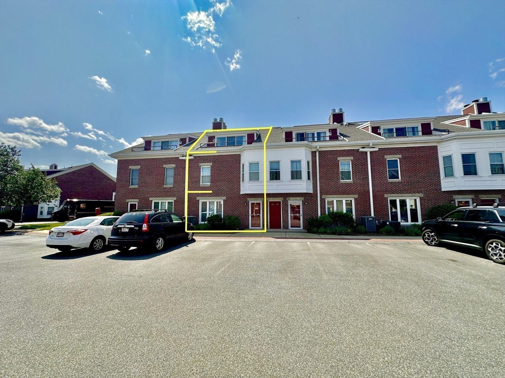 Quincy, Massachusetts, 02171, United States, 2 Bedrooms Bedrooms, ,3 BathroomsBathrooms,Residential,For Sale,1866744