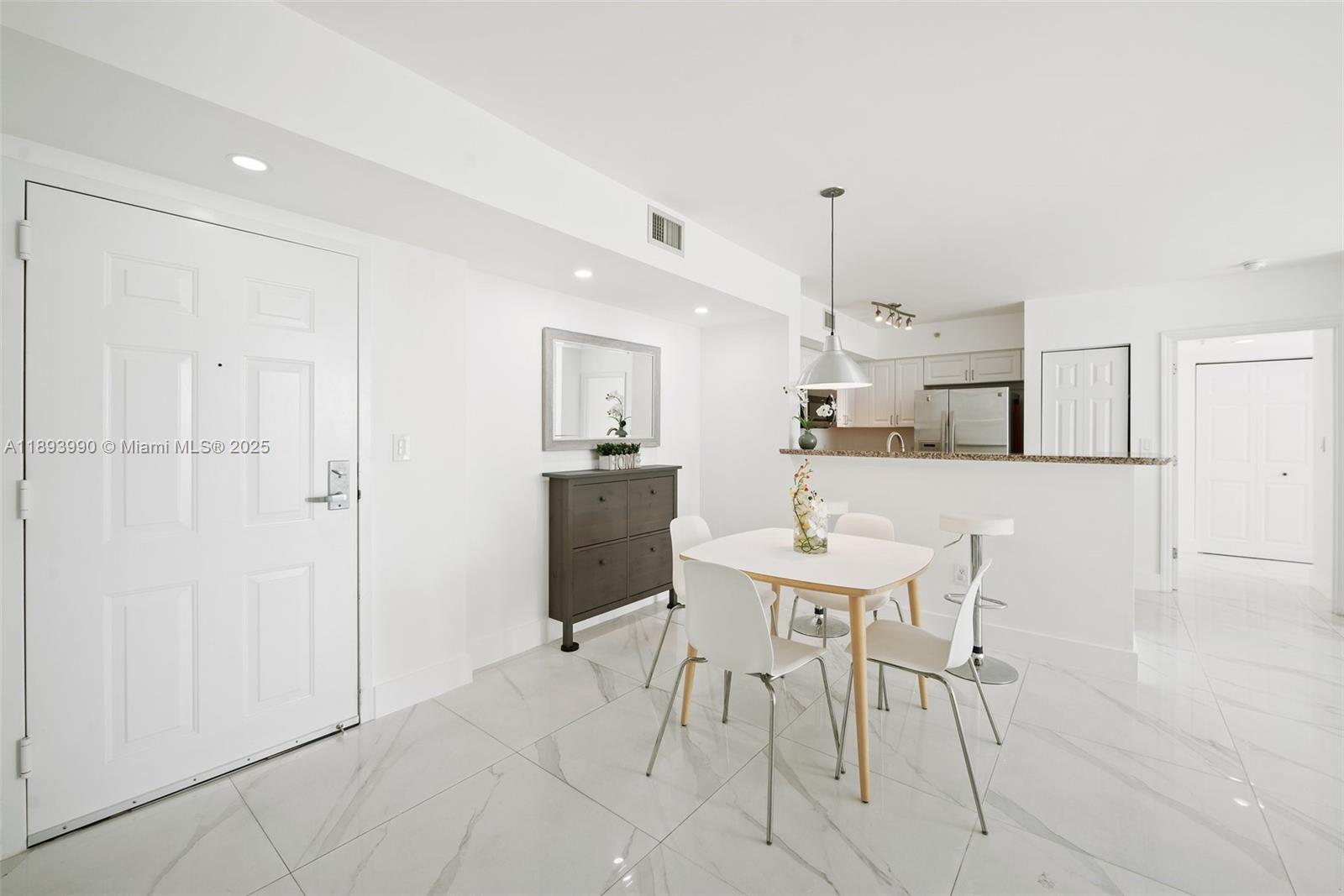 Miami, Florida, 33131, United States, 2 Bedrooms Bedrooms, ,2 BathroomsBathrooms,Residential,For Sale,1962592