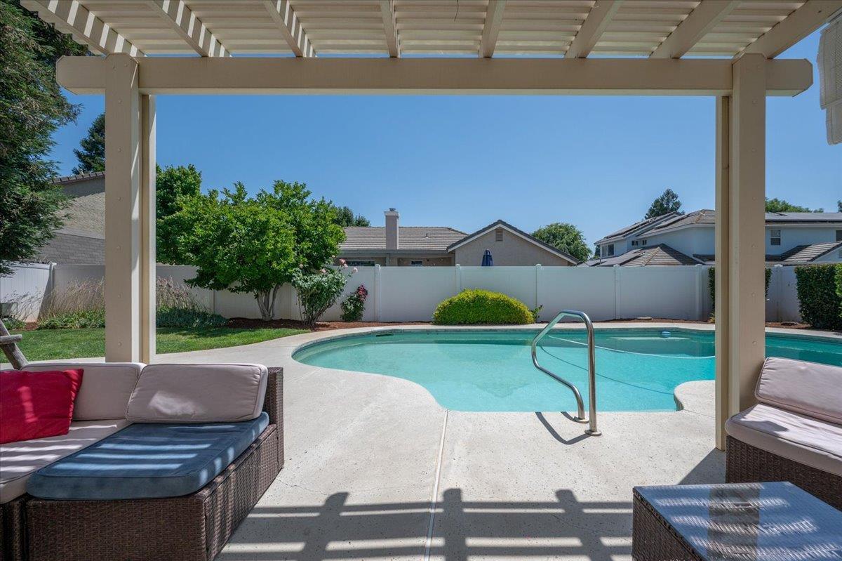 Clovis, California, 93611, United States, 5 Bedrooms Bedrooms, ,3 BathroomsBathrooms,Residential,For Sale,1924098