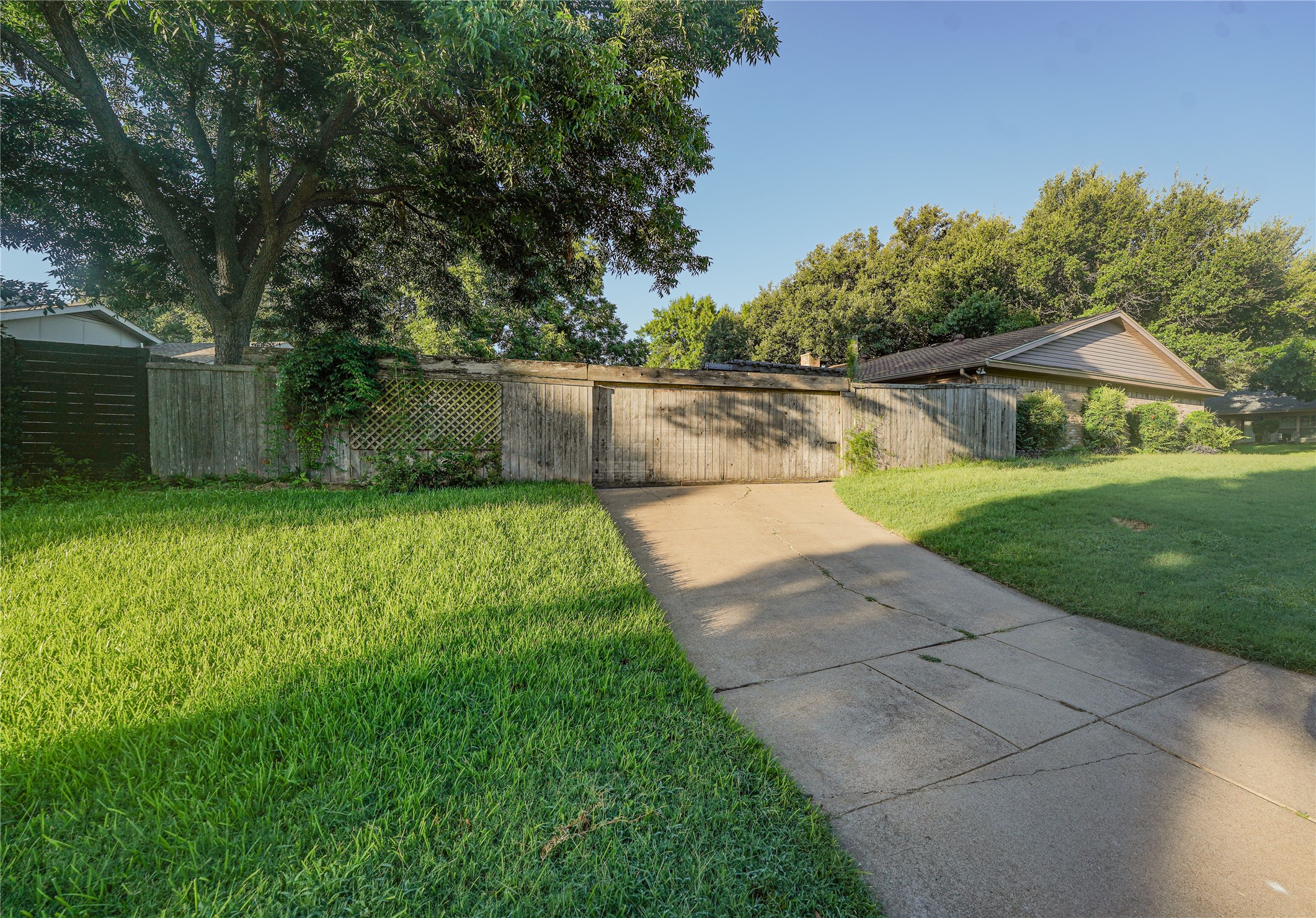 Fort Worth, Texas, 76116, United States, 4 Bedrooms Bedrooms, ,3 BathroomsBathrooms,Residential,For Sale,1901909
