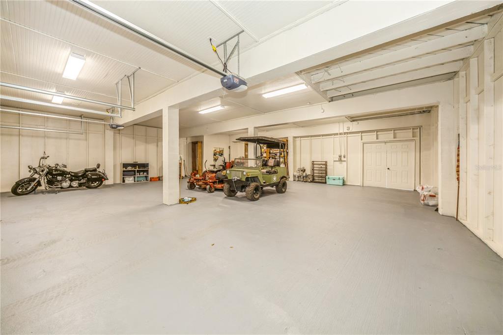 Dover, Florida, 33527, United States, 5 Bedrooms Bedrooms, ,3 BathroomsBathrooms,Residential,For Sale,1948421