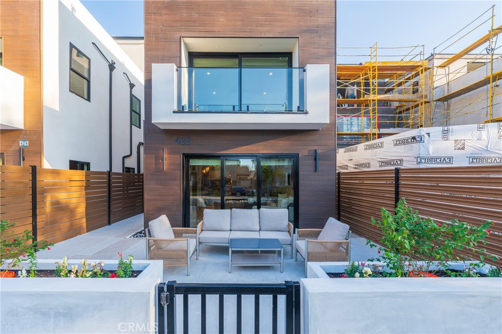 Huntington Beach, California, 92648, United States, 3 Bedrooms Bedrooms, ,5 BathroomsBathrooms,Residential,For Sale,2003455