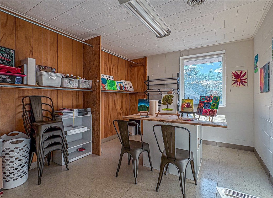 Berryville, Arkansas, 72616, United States, 3 Bedrooms Bedrooms, ,2 BathroomsBathrooms,Residential,For Sale,1994885