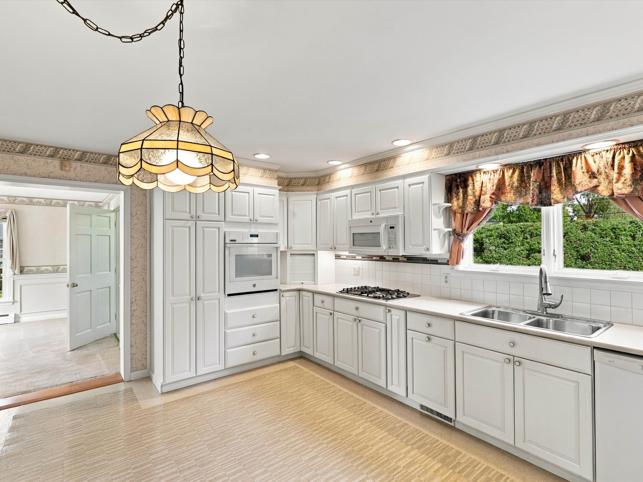  1919 Robindale Ave - 物件實景