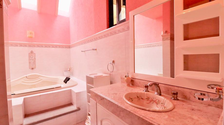 Cumbres de Morelia, Morelia, Michoacán de Ocampo, 58278, Mexico, 5 Bedrooms Bedrooms, ,4 BathroomsBathrooms,Residential,For Sale,Cumbres de Morelia,1615409