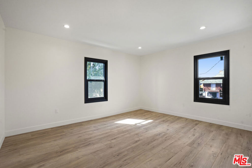 Los Angeles, California, 90007, United States, 5 Bedrooms Bedrooms, ,3 BathroomsBathrooms,Residential,For Sale,1843500