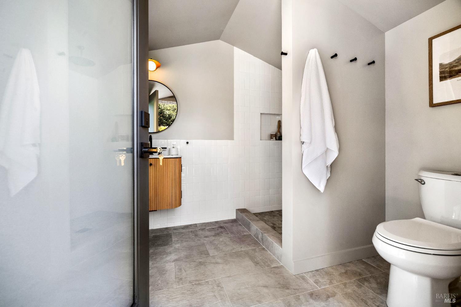 Sonoma, California, 95476, United States, 3 Bedrooms Bedrooms, ,3 BathroomsBathrooms,Residential,For Sale,1976344