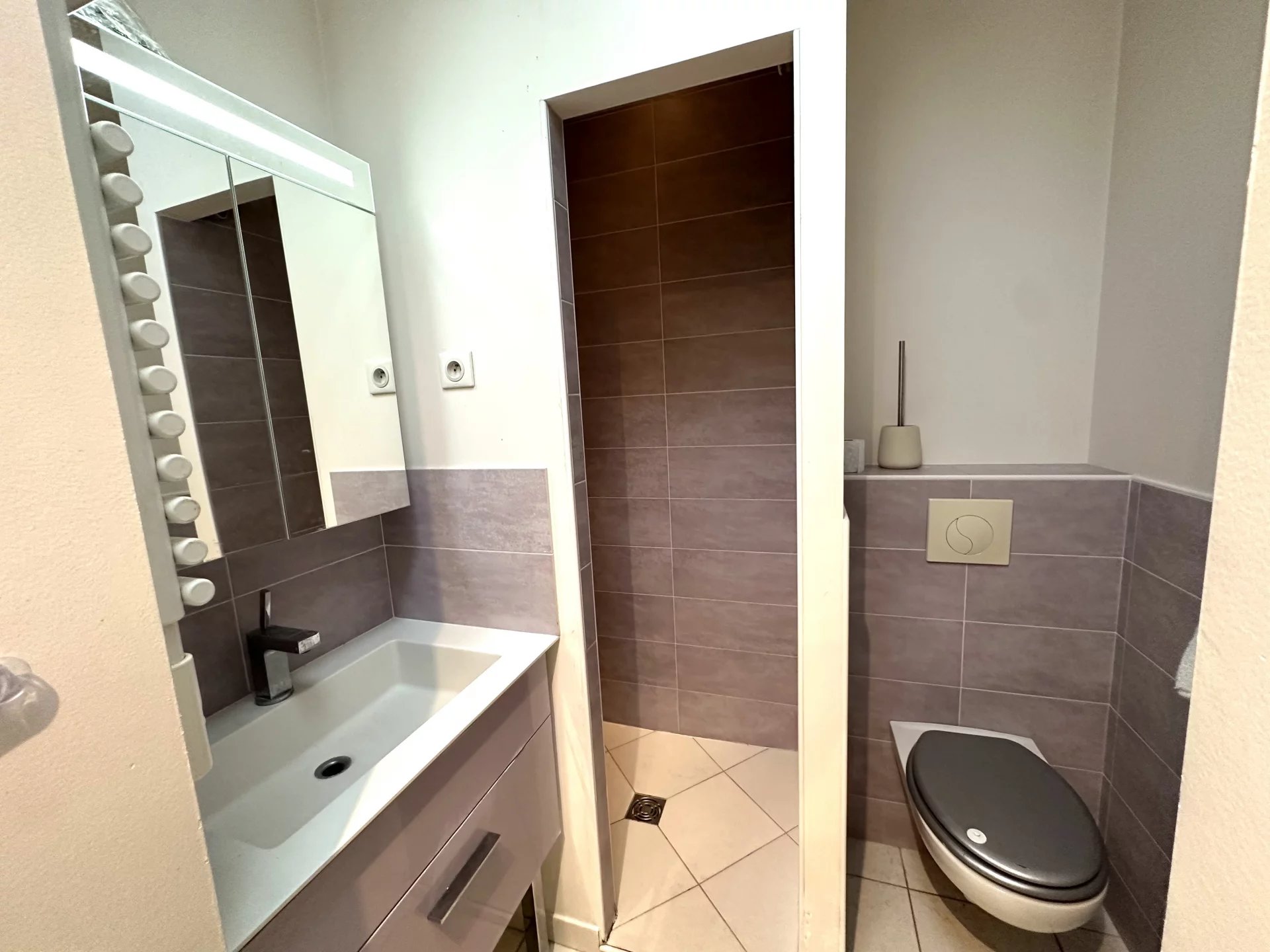 Le Vésinet, Île-de-France, 78110, FR, 2 Bedrooms Bedrooms, ,3 BathroomsBathrooms,Residential,For Sale,1994805